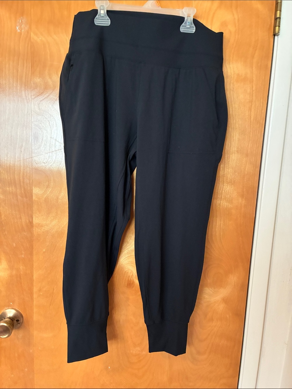 Athleta salutation High-Waist Black Pull-On Jogger Pants Sz LP